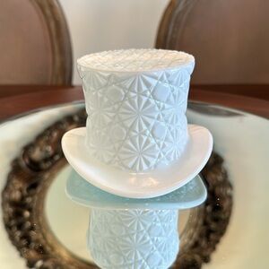 Large Size LE Smith Vintage Top Hat Milk Glass Button & Daisy Pattern